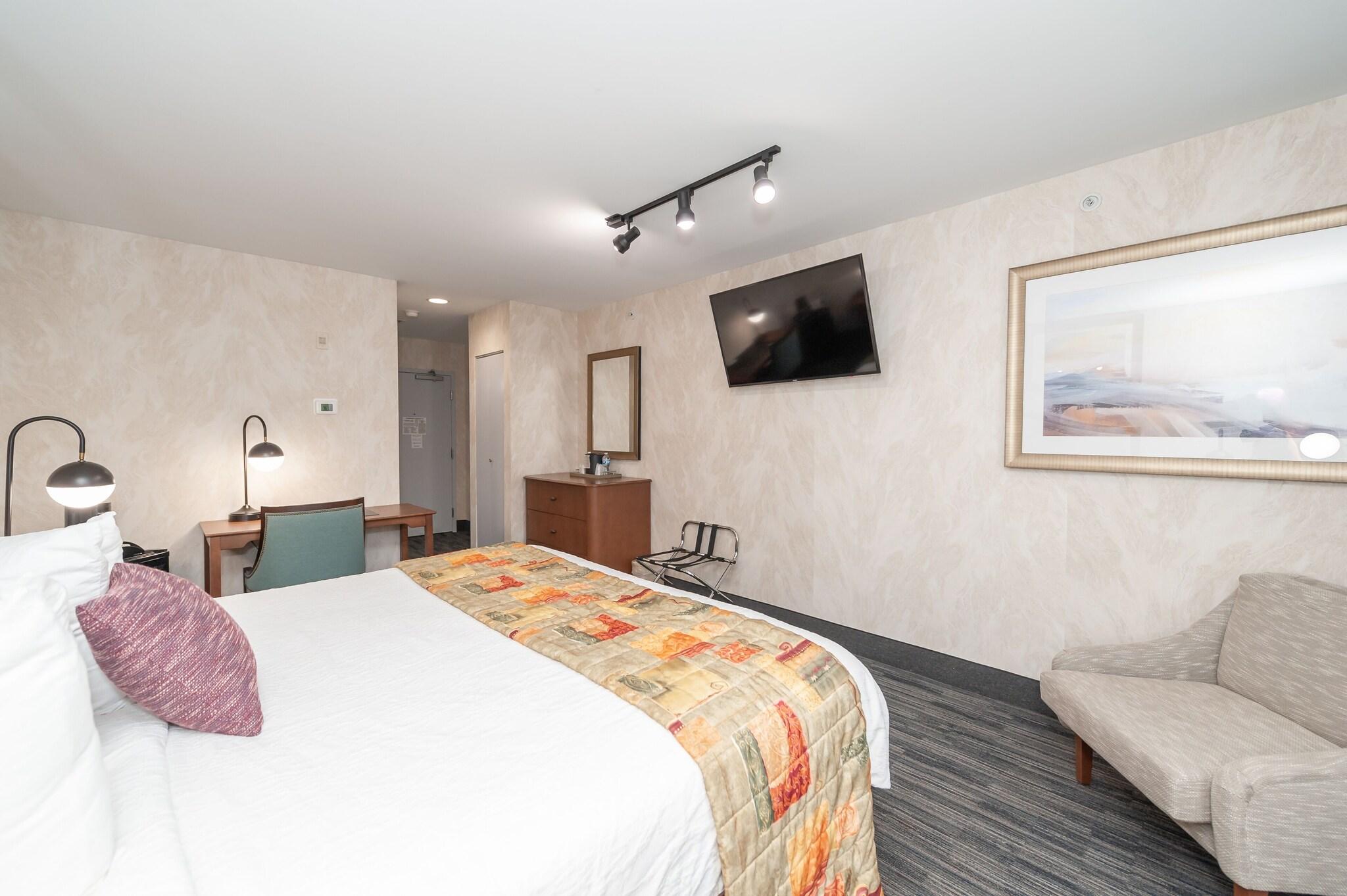 Venetian, Deluxe, Queen Bed
