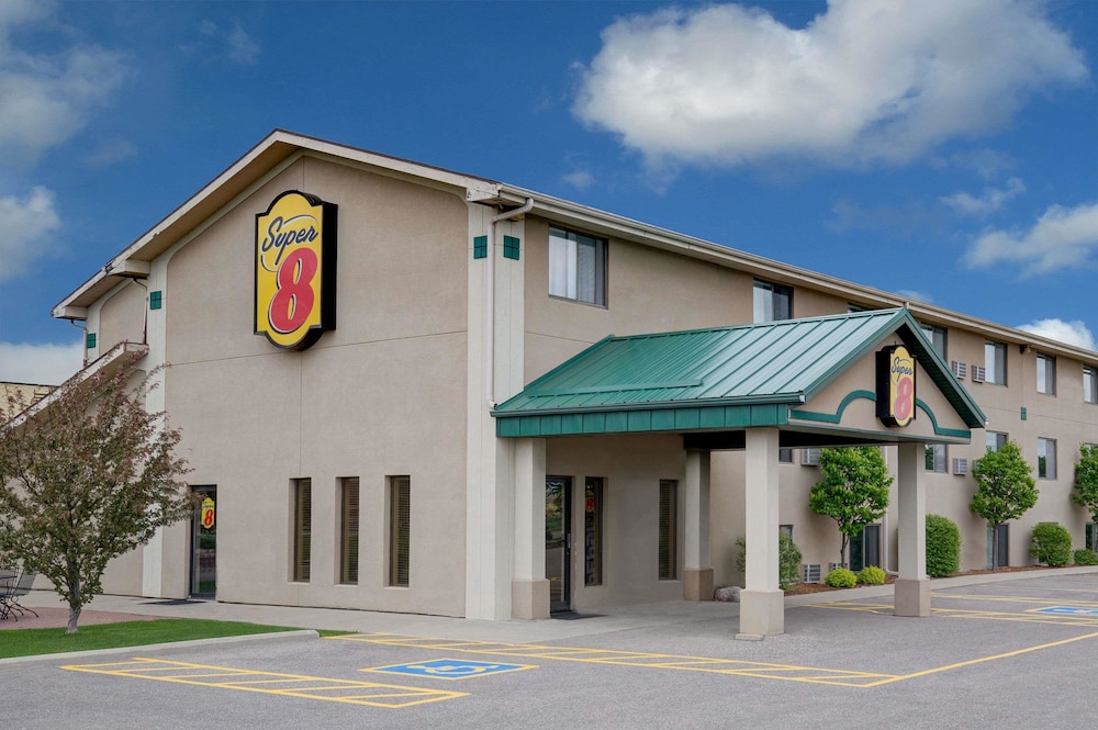 Super 8 By Wyndham Willmar 1/18
