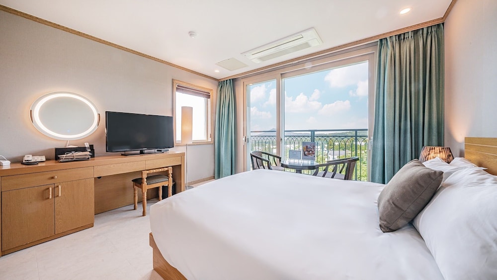 J.View Hotel 8/43