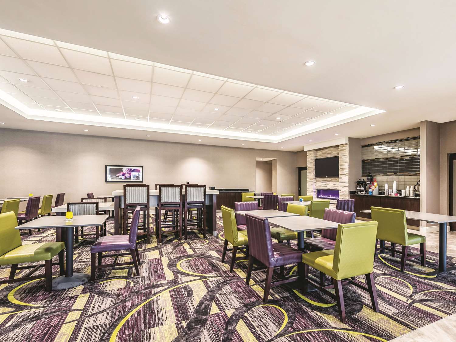 La Quinta Inn & Suites by Wyndham Cincinnati Sharonville 40/45