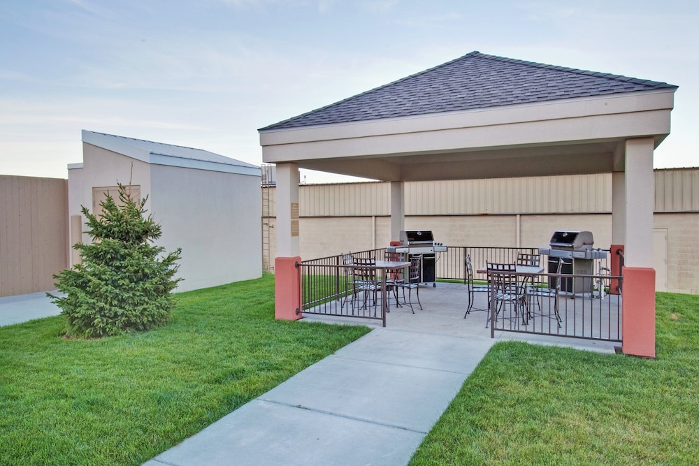 CANDLEWOOD SUITES WILLISTON 74/77