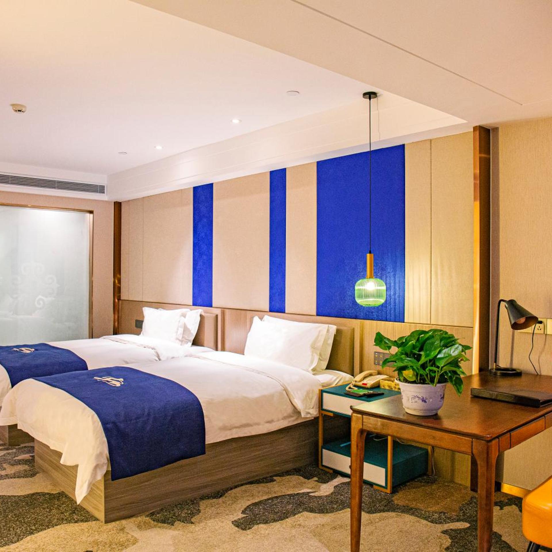 Uiles Hotel 20/45