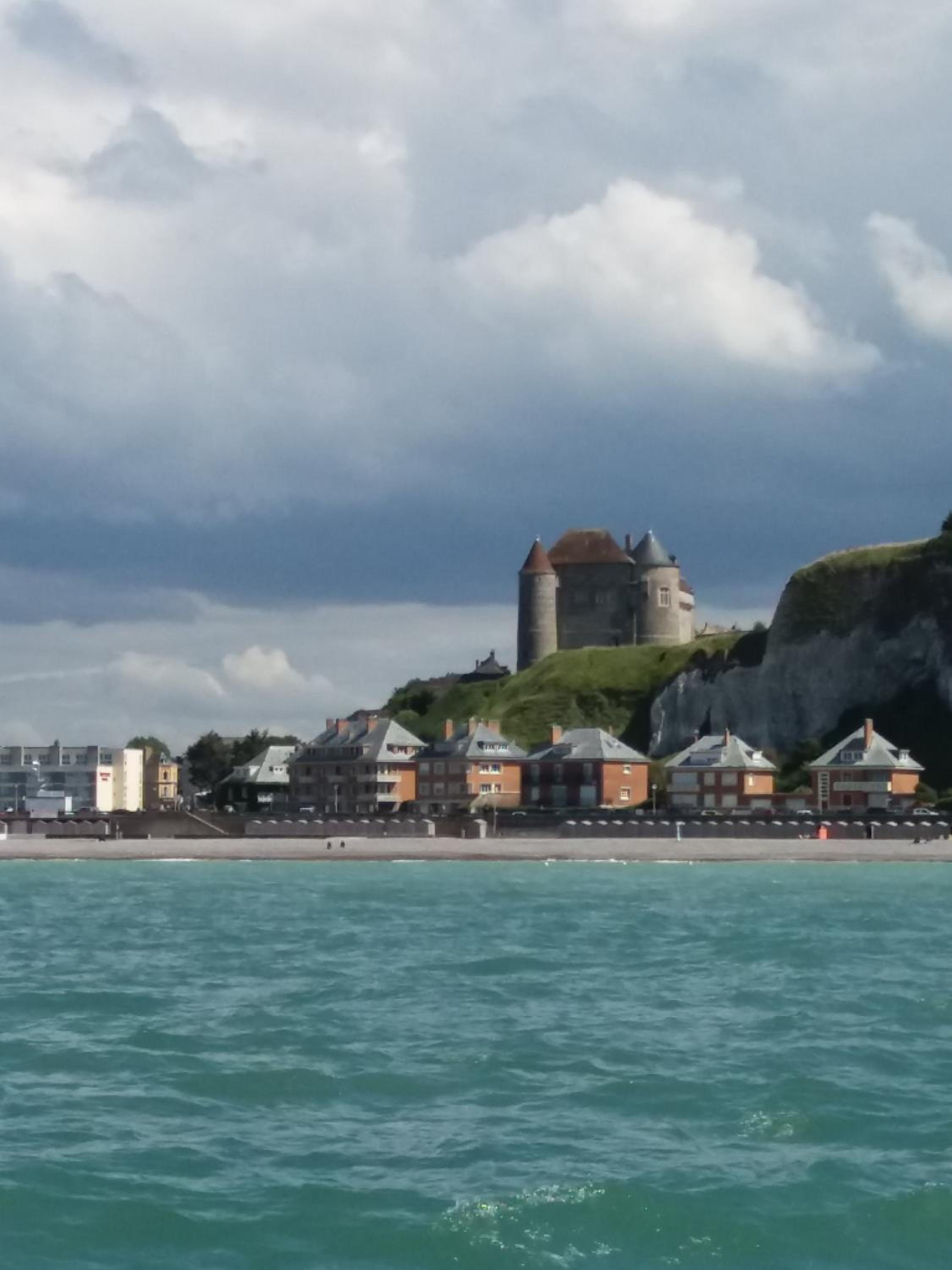 EGG HOTEL - HOTEL LES GENS DE MER Dieppe 41/48