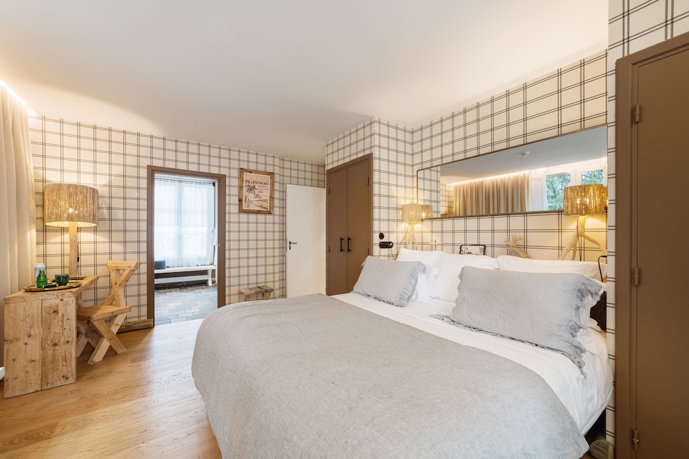 Grand Hotel du Soleil d Or 33/75