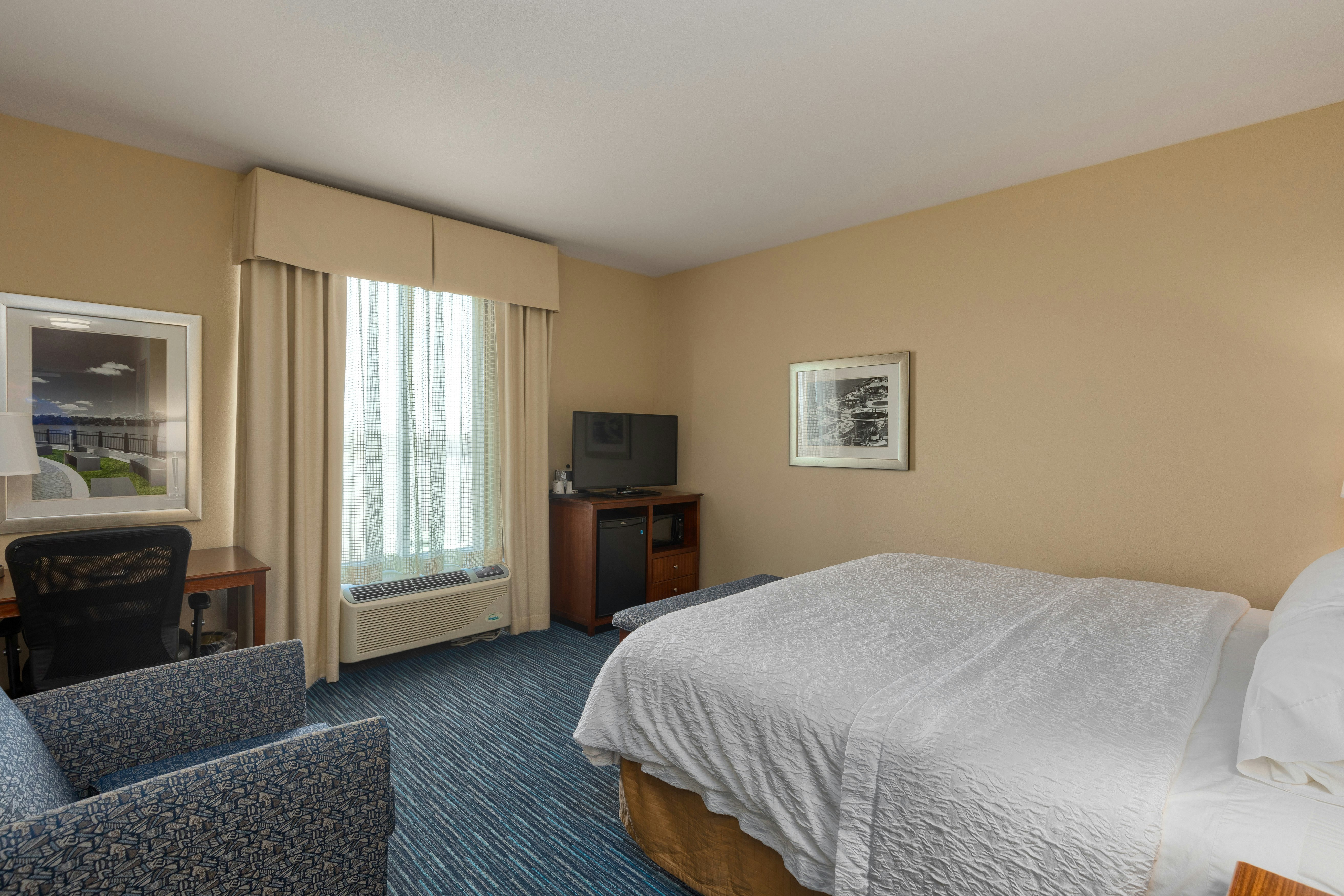 Room, King Bed, No Water View, Balcony