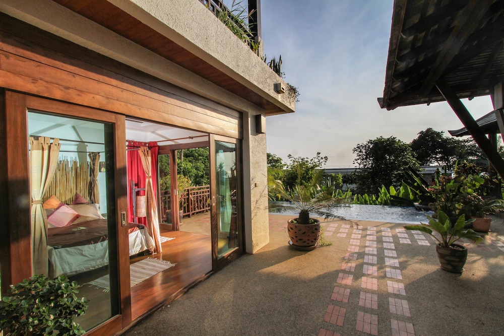 Thai Island Dream Estate 10/70