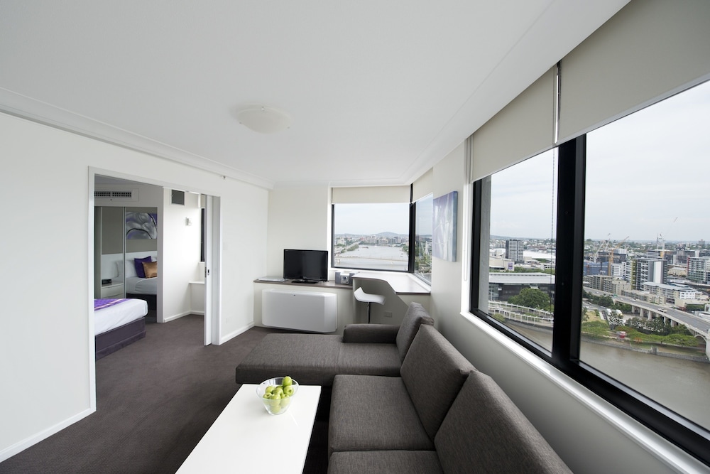 PARK REGIS NORTH QUAY 28/58