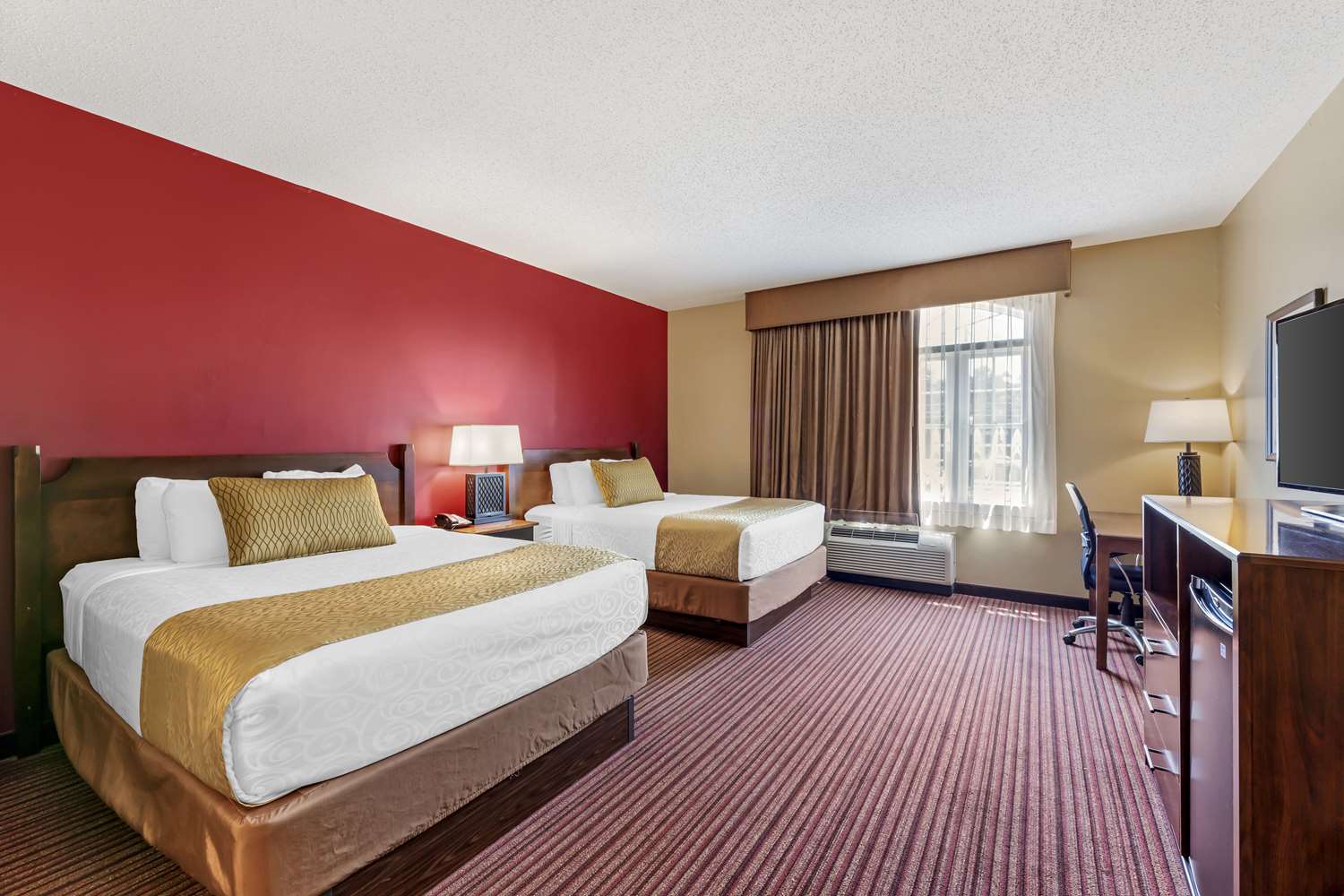 غرفة بسريرين كوين يُسمح فيها بالحيوانات الأليفة لذوي الإعاقة، Best Western Plus Dutch Haus Inn And Suites 2/3
