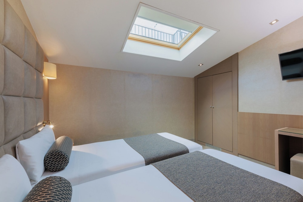 BUHARDILLA, DOUBLE BED