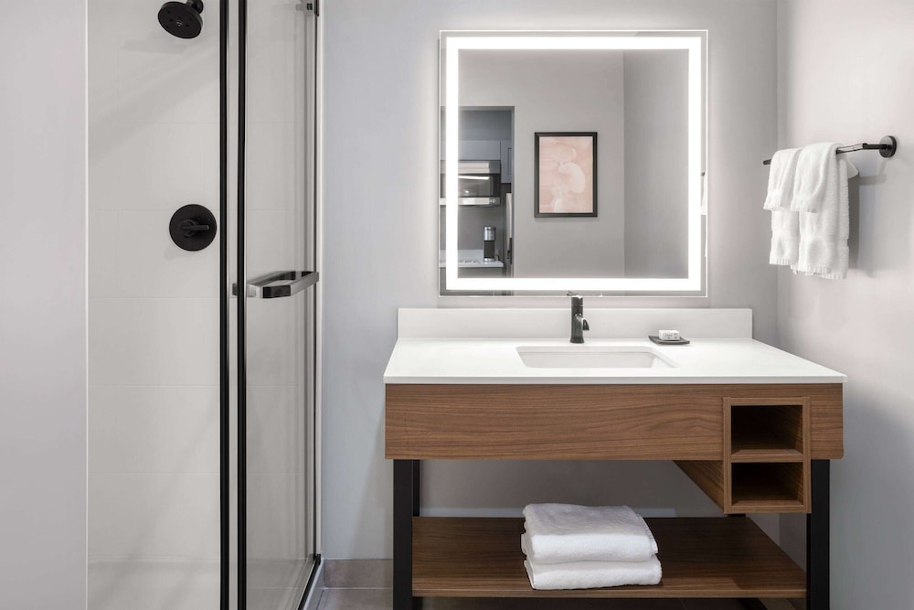 Hawthorn Extended Stay by Wyndham Williston/Burlington 37/38