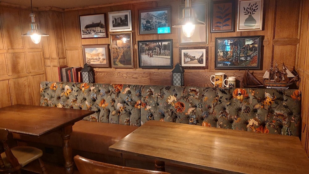 The Red Lion 48/56