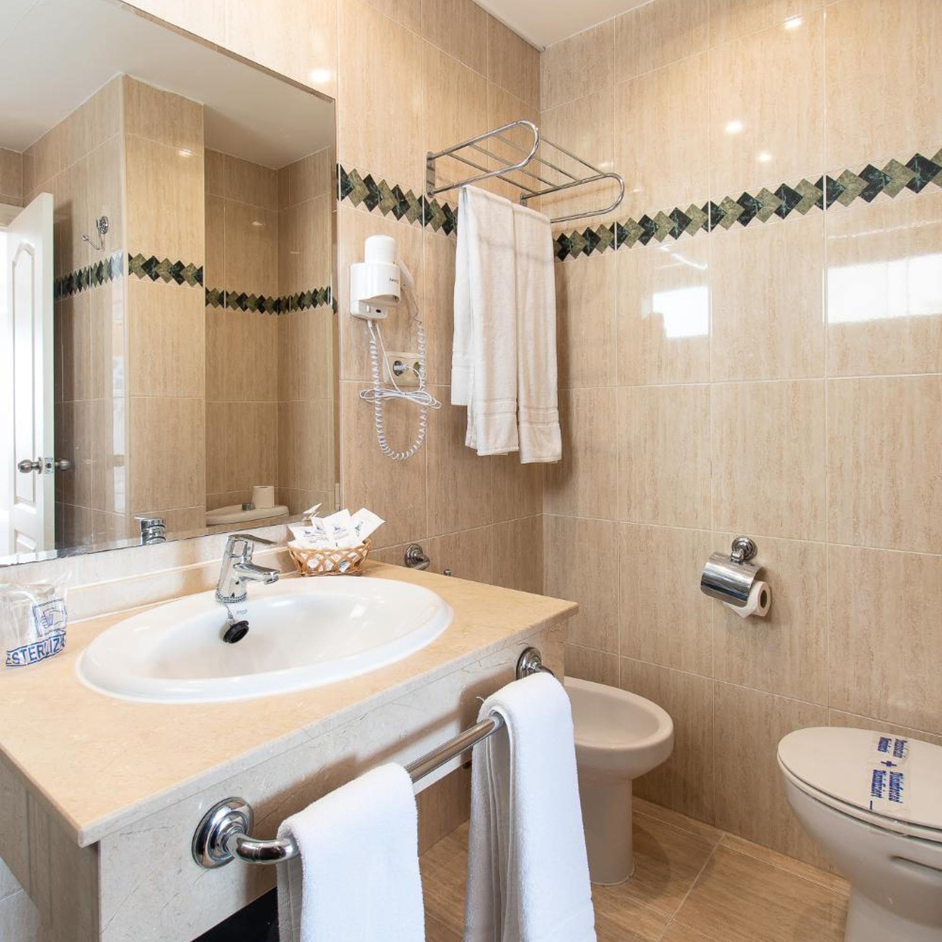 One Bedroom Apartment Side Sea View 3AD، Puerto Azul Marbella 3/9
