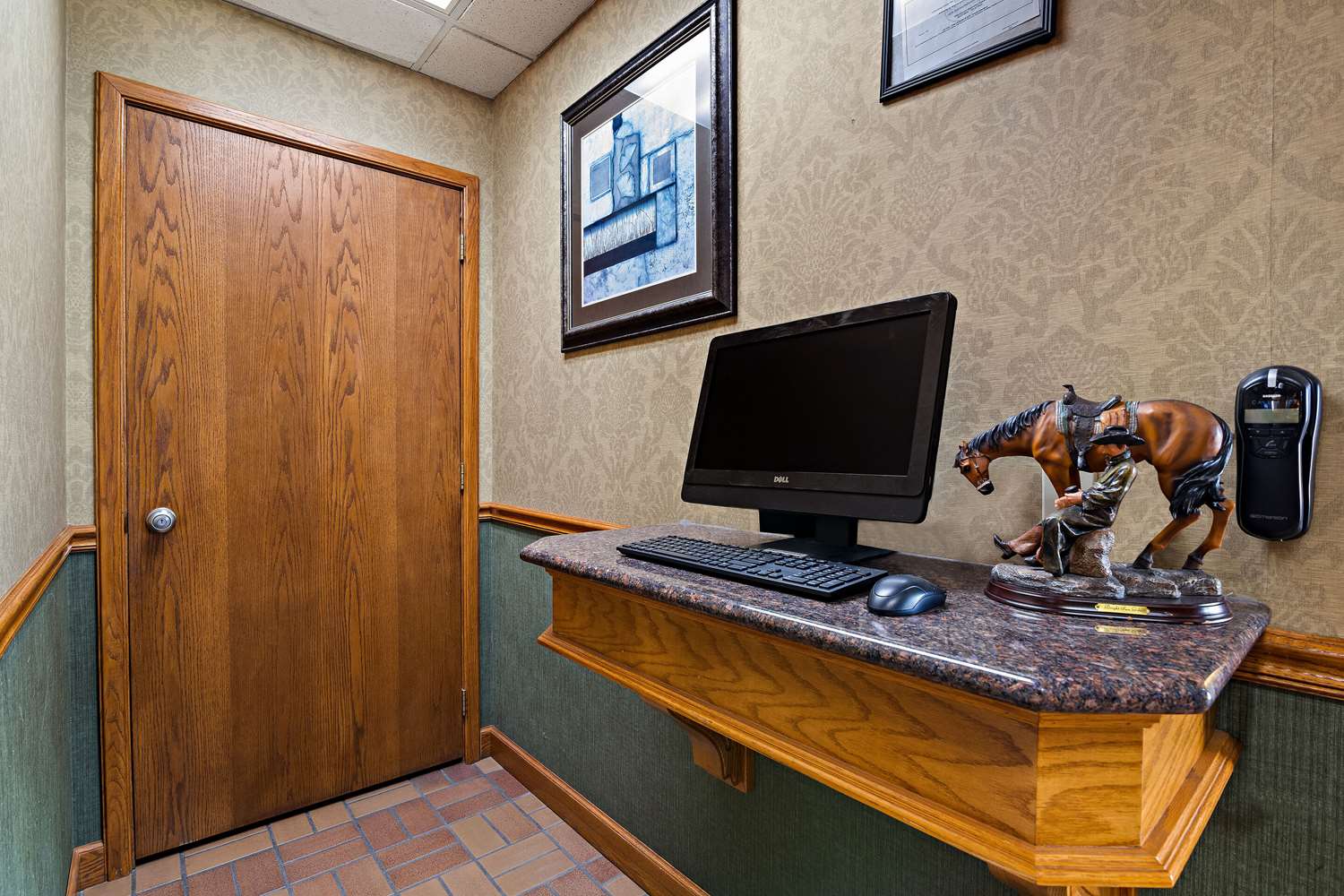 Rodeway Inn McPherson East 28/36