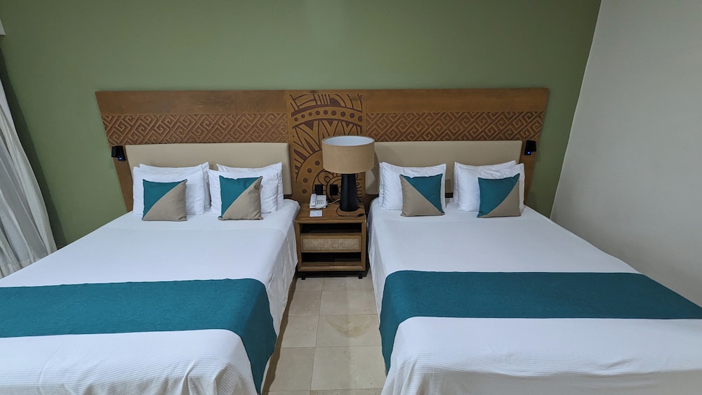 Viva Azteca by Wyndham A Trademark All Inclusive Resort 28/84