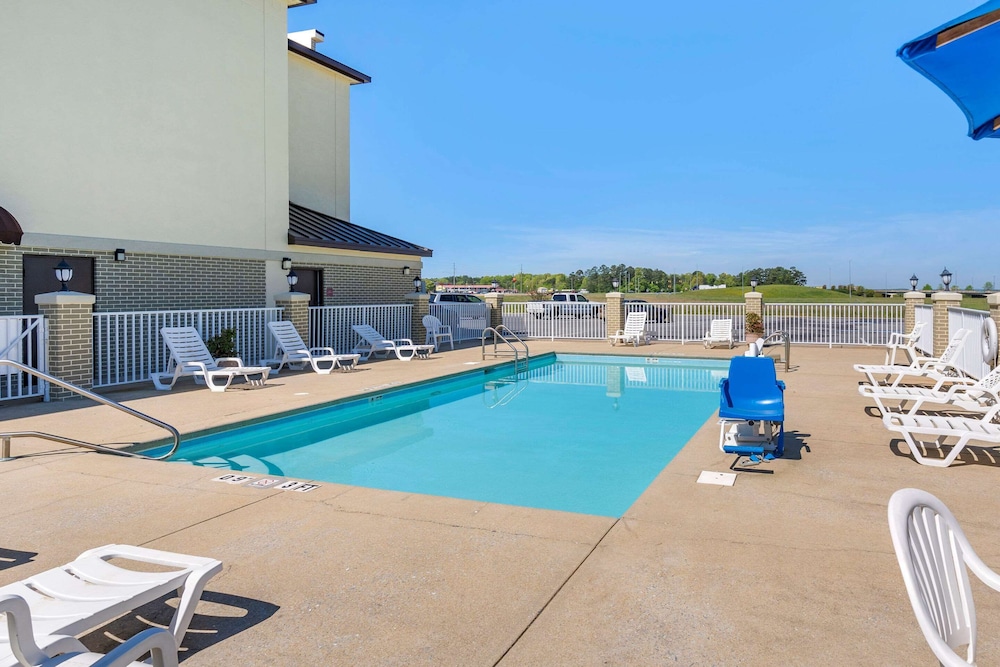 Comfort Inn and Suites Lincoln AL 4/61