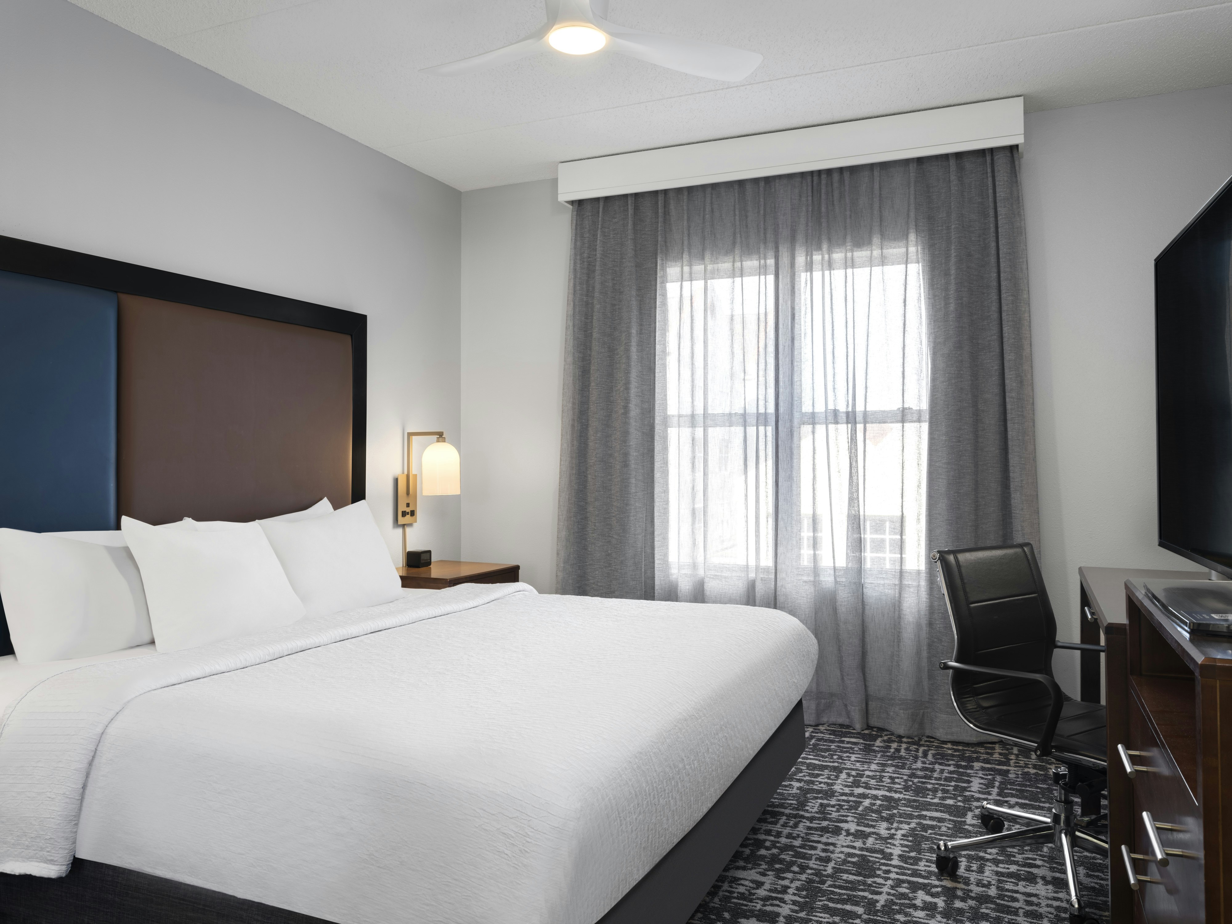 1 BEDROOM, SUITE, KING BED
