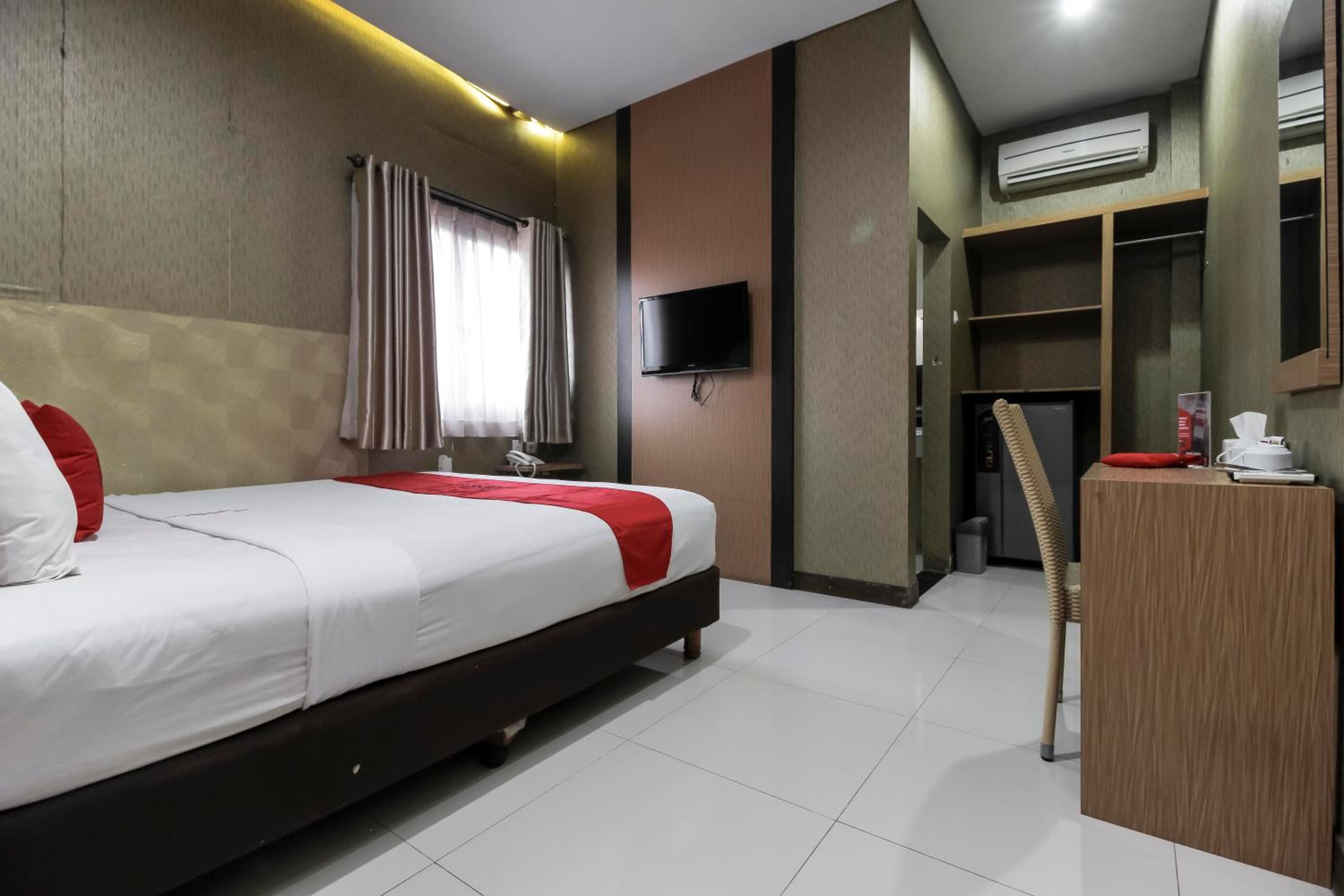 Reddoorz Plus @ Tuparev Cirebon 38/62