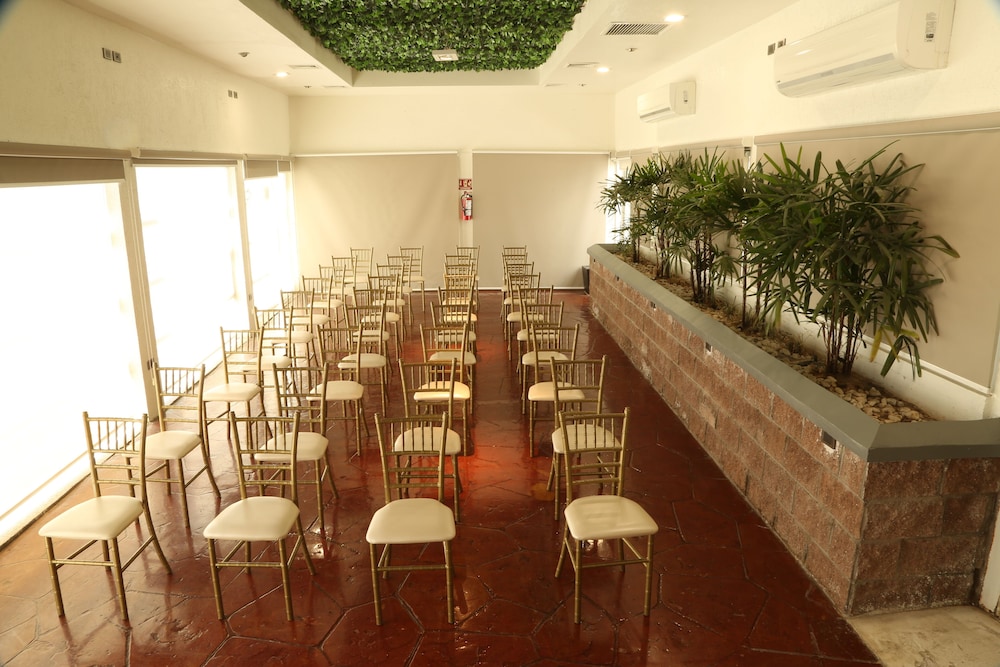 Copper Canyon Boutique Hotel 37/48