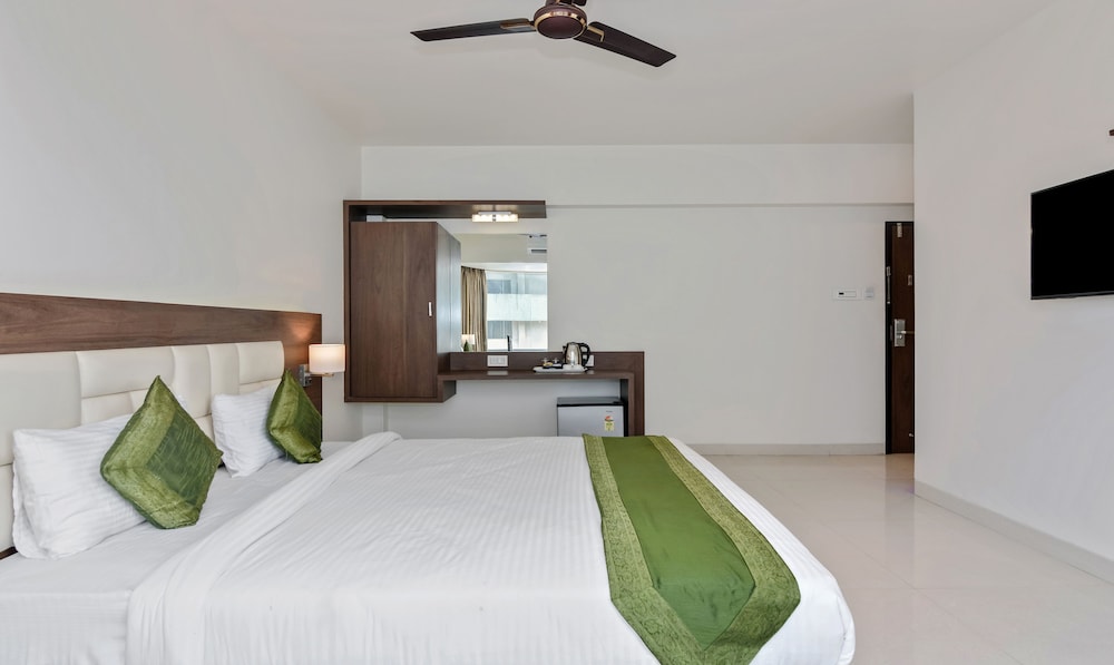 غرفة بريميوم بسرير كوين، Treebo Staycation Holiday 5/7