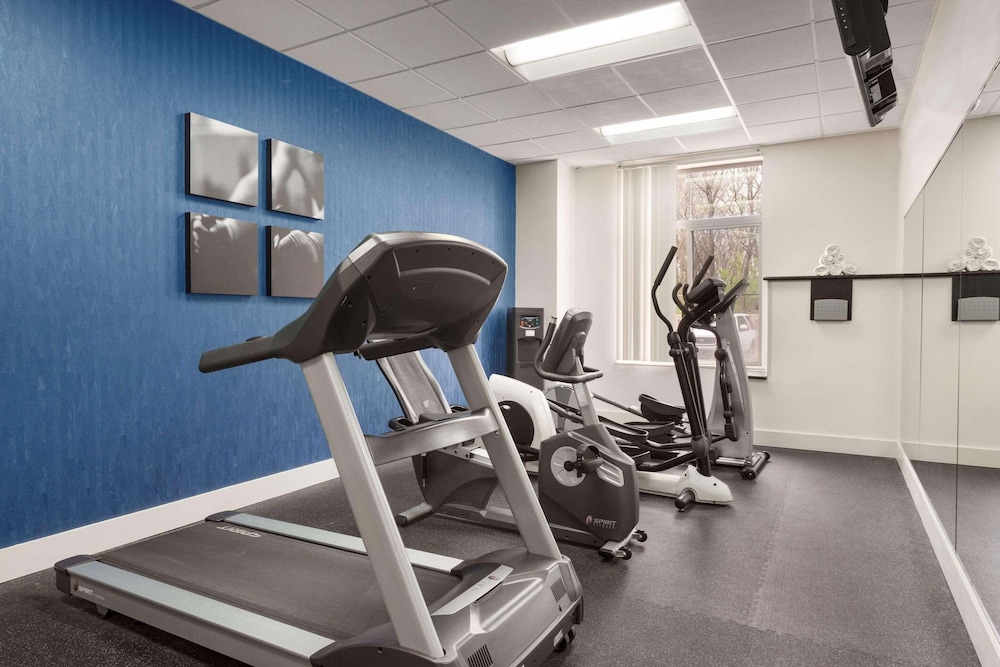 Country Inn & Suites By Radisson Nashville Airport TN 42/70