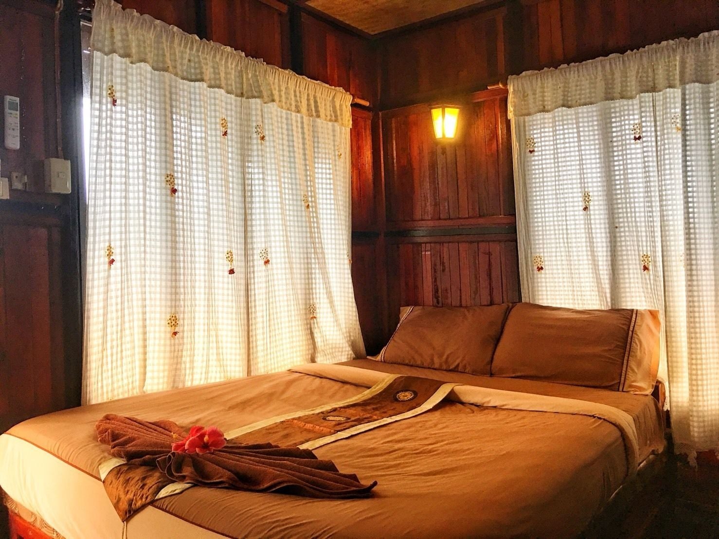 DELUXE, DOUBLE BED