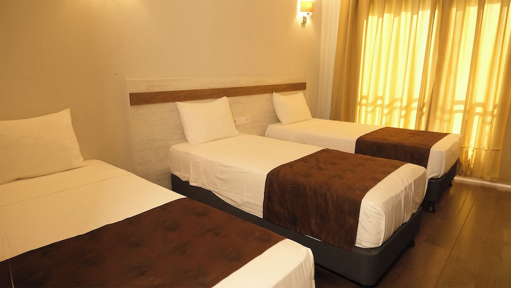 Kanyonvadi Hotel 17/47