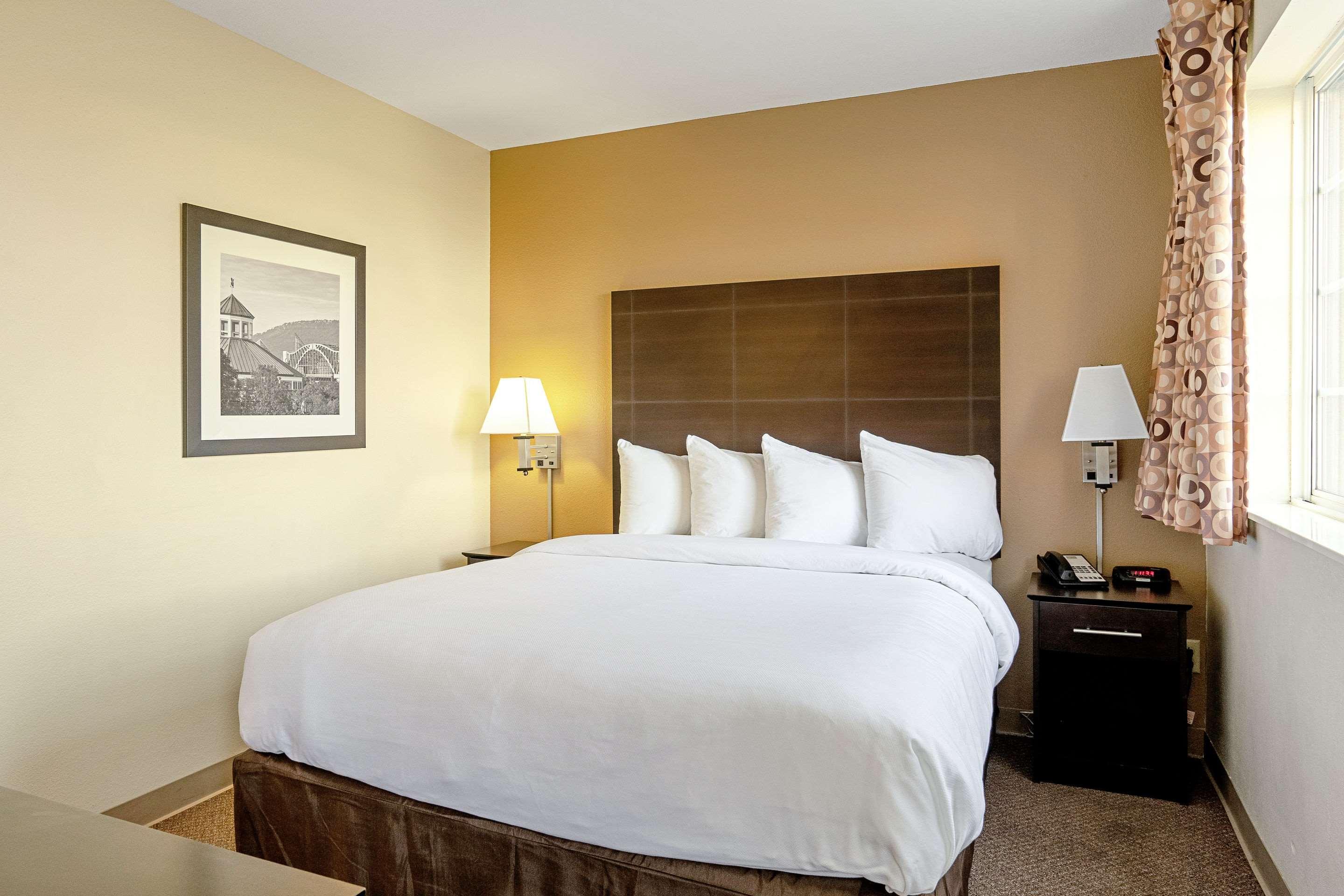 EFFICIENCY, SUITE, KING AND QUEEN BED