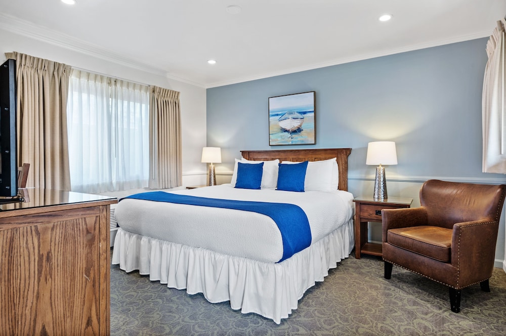 Inn By The Harbor 26/44