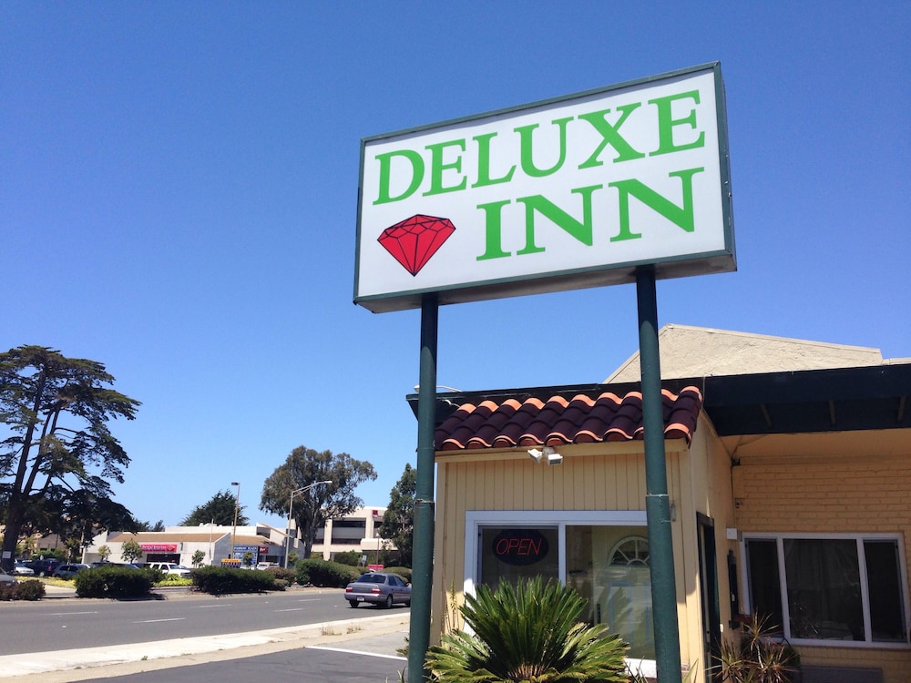 Deluxe Inn 3/50