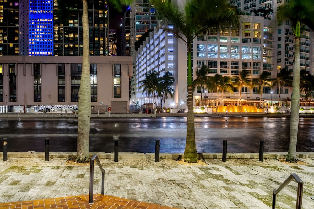 Hyatt Regency Miami 44/50