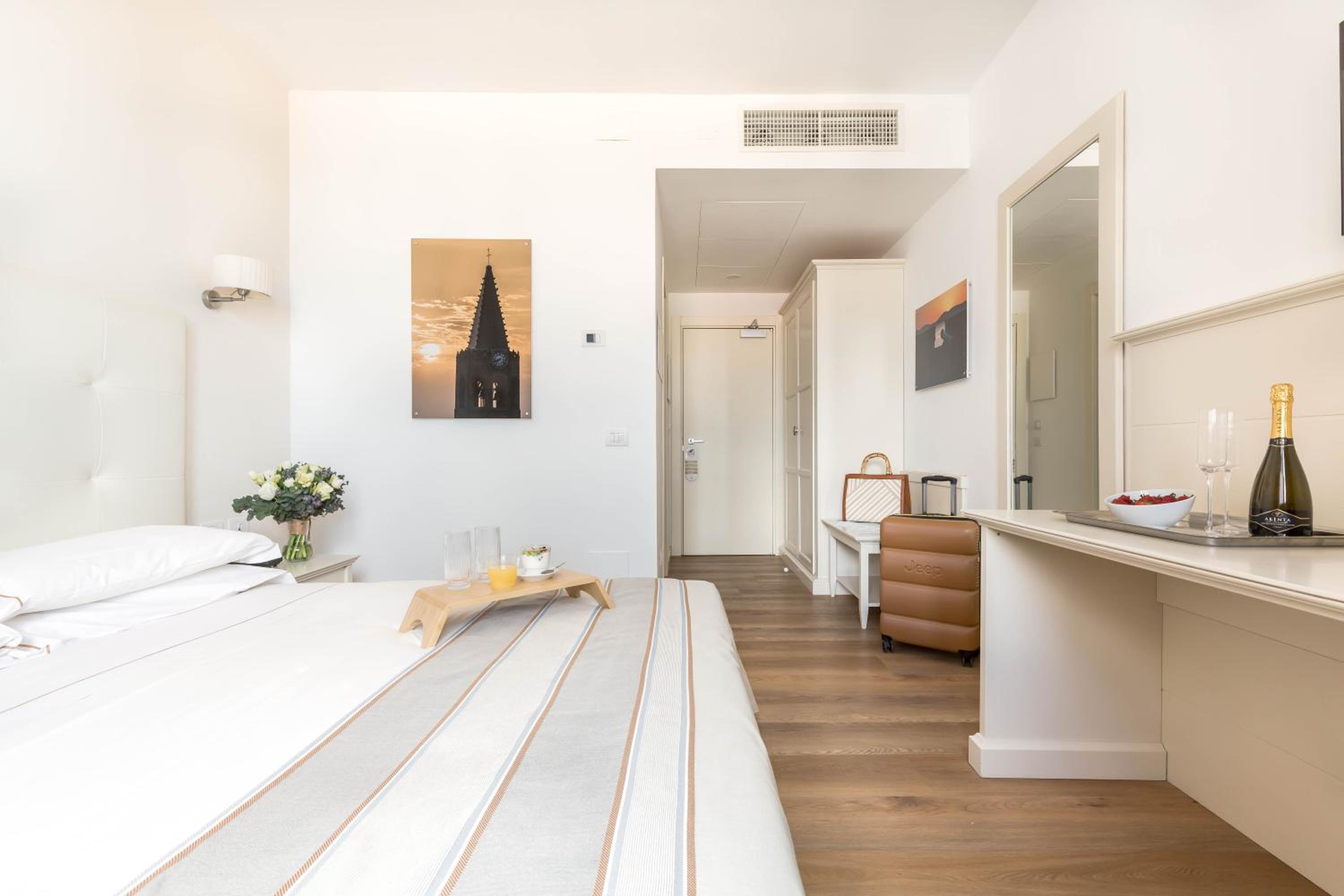 Room, Double or Twin Bed, Side Sea View