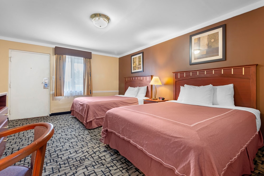 Americas Best Value Inn & Suites - Clarence/Buffalo East 17/49