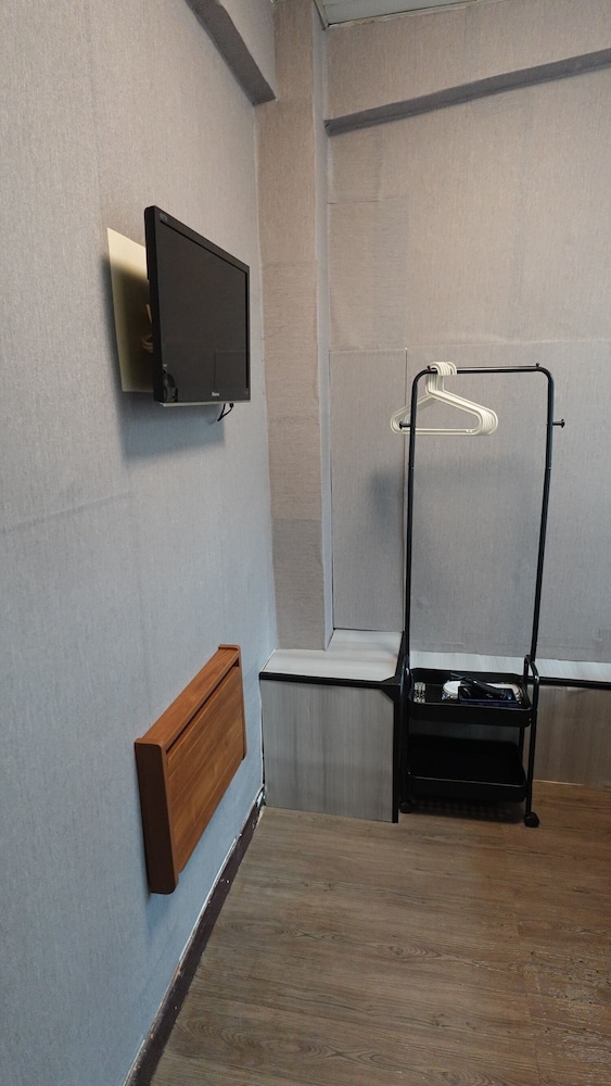 ALOHAS Hostel 24/37
