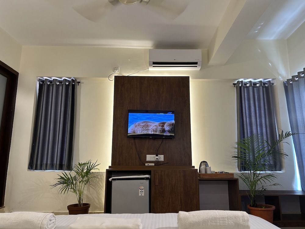 The Ocean Park Beach Resort 25/45