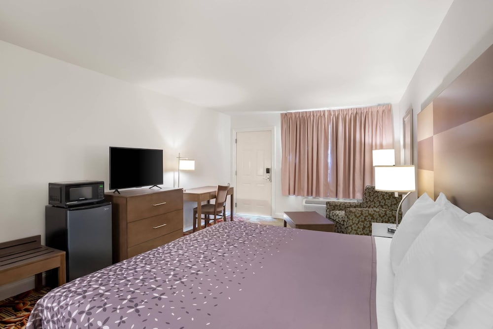 Rodeway Inn Garland Harbor Point 7/37