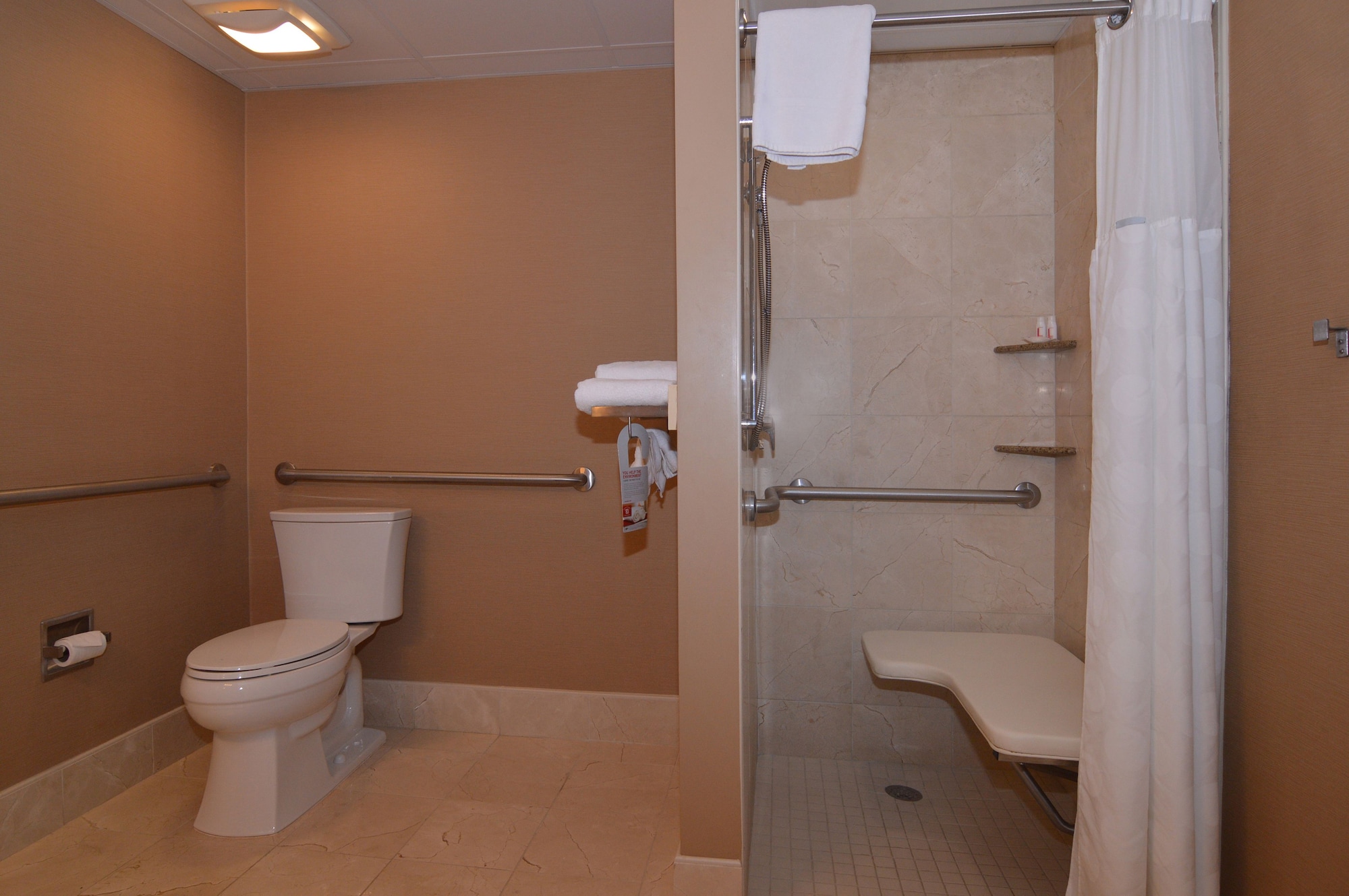 1 Bedroom, Suite, King Bed, Accessible, Ramada by Wyndham Seekonk Providence Area 4/4