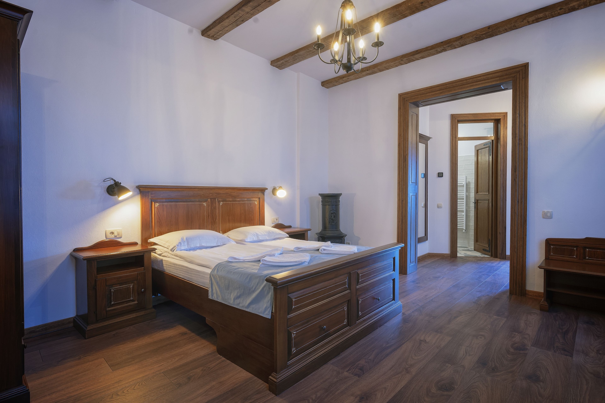 2 BEDROOMS, DELUXE, APARTMENT
