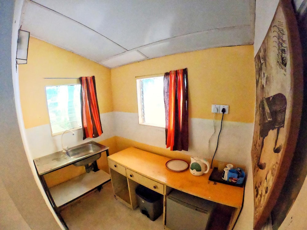 Anne's Maisonnette 6/50