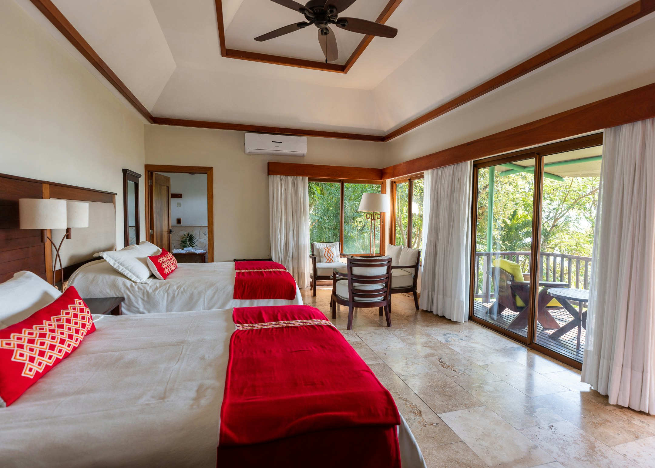 Breeze, Lake, Suite, Queen Bed