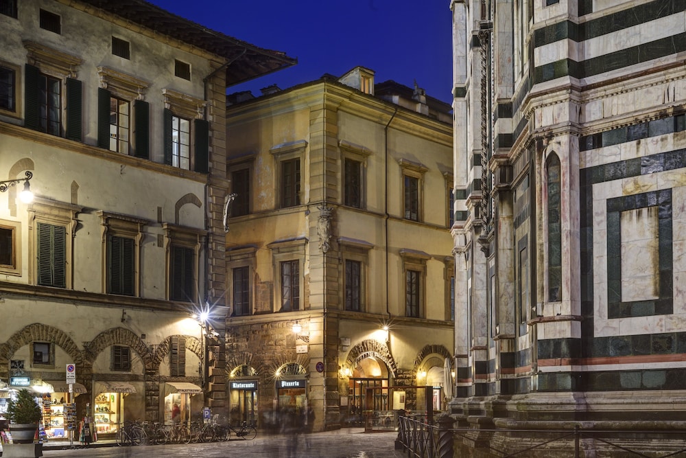 Palazzo Niccolini Al Duomo 62/72
