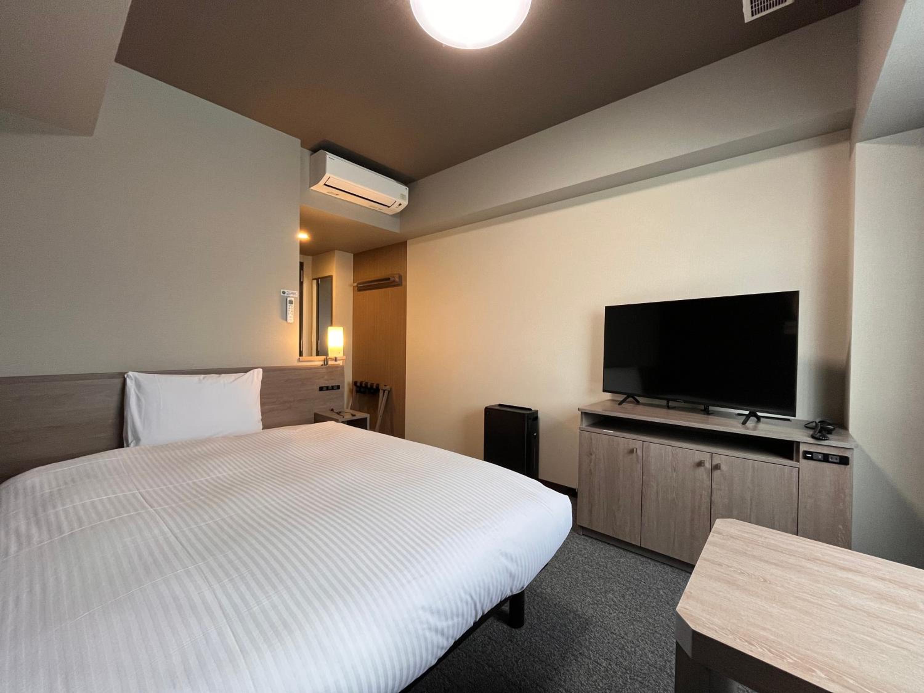 Room, Single, Electronic Cigarette Only, Smoking