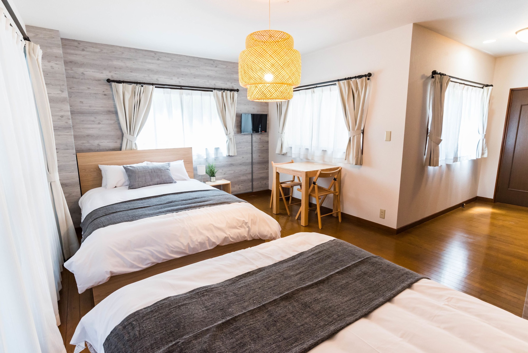 FAMILY, 10 BEDS