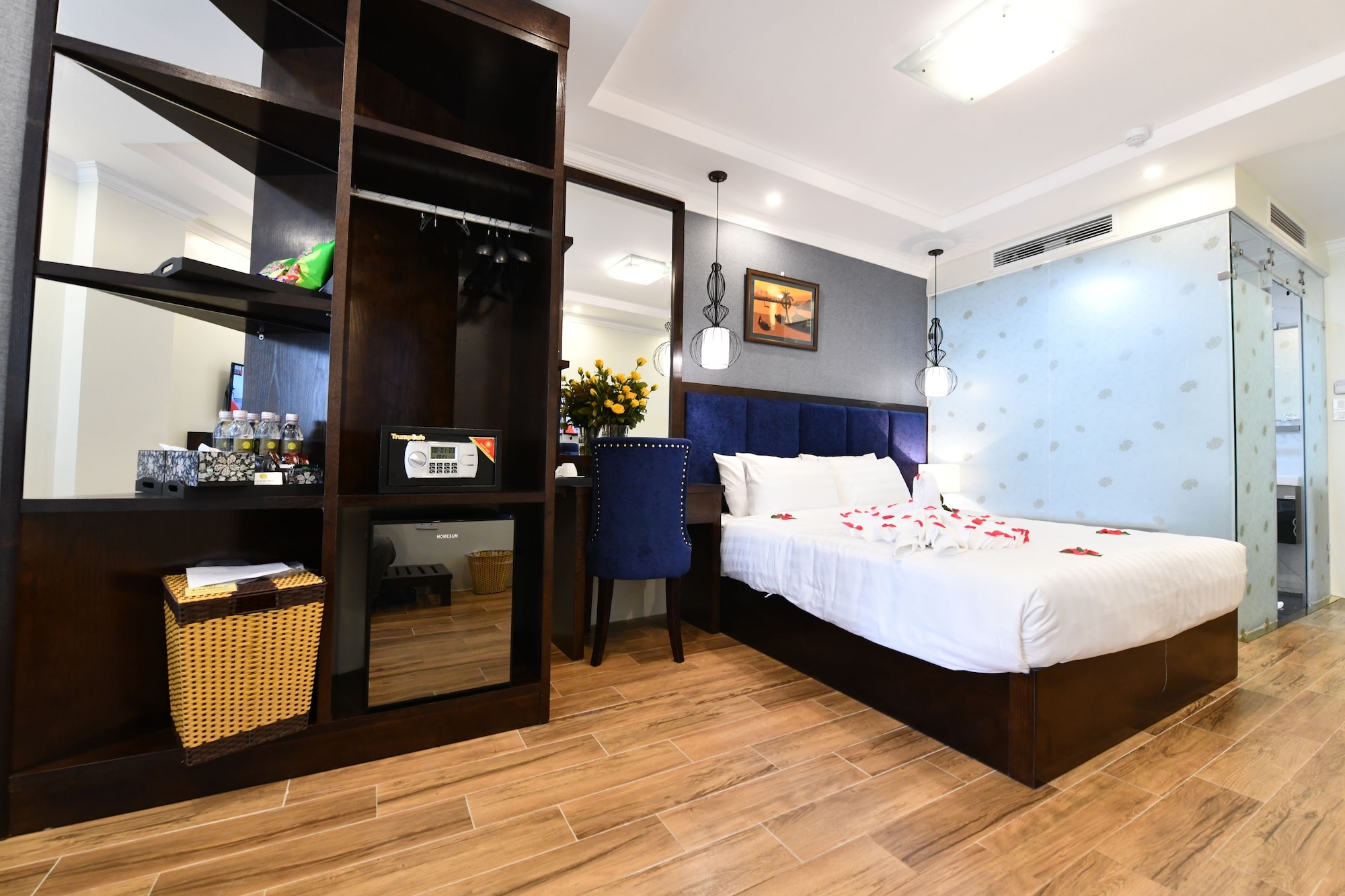DELUXE, DOUBLE BED