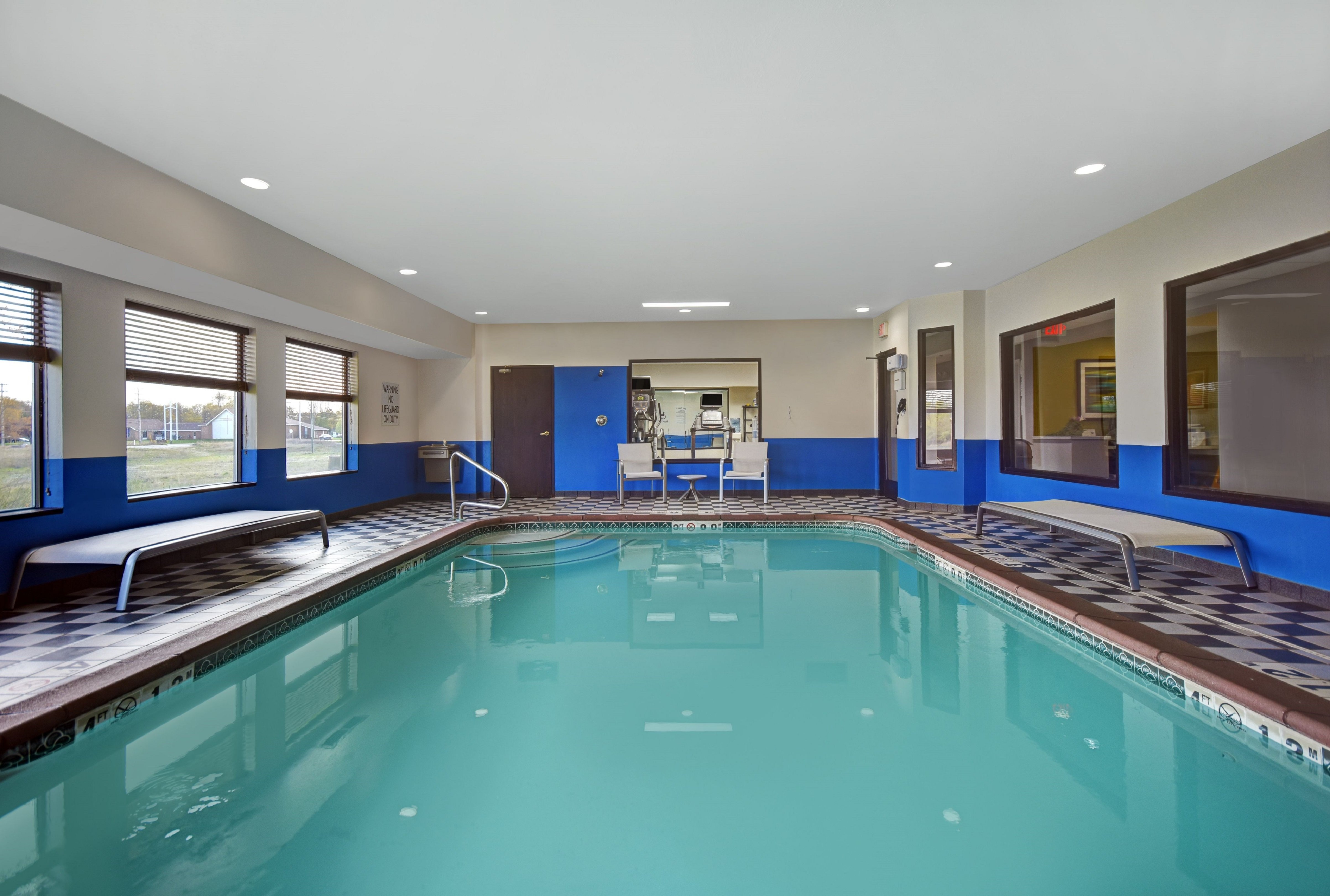 Holiday Inn Express Marshall 27/48