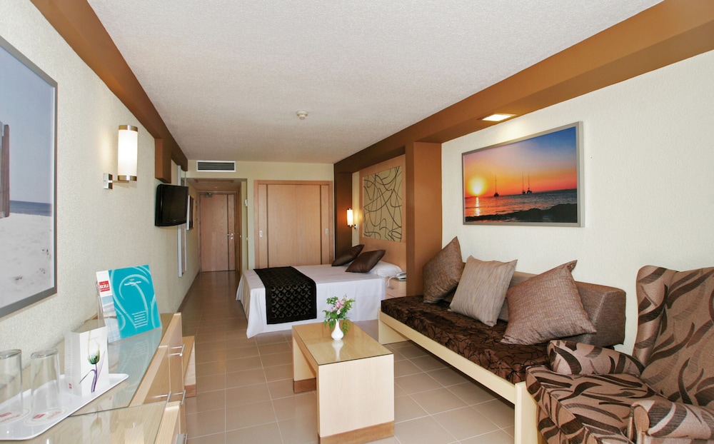 Hotel Riu Palace La Mola 58/78
