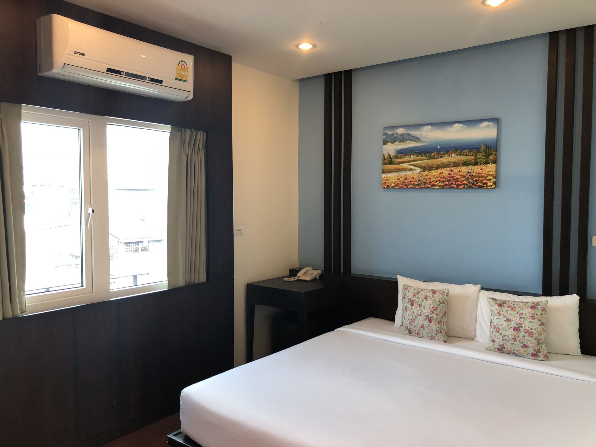 ECONOMY, SINGLE, KING BED