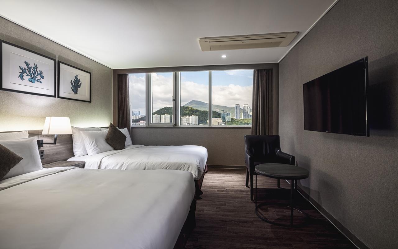 City, Deluxe, Twin Beds, Ocean View