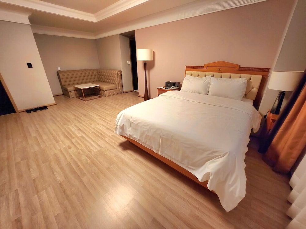 Empire Tourist Hotel 13/33