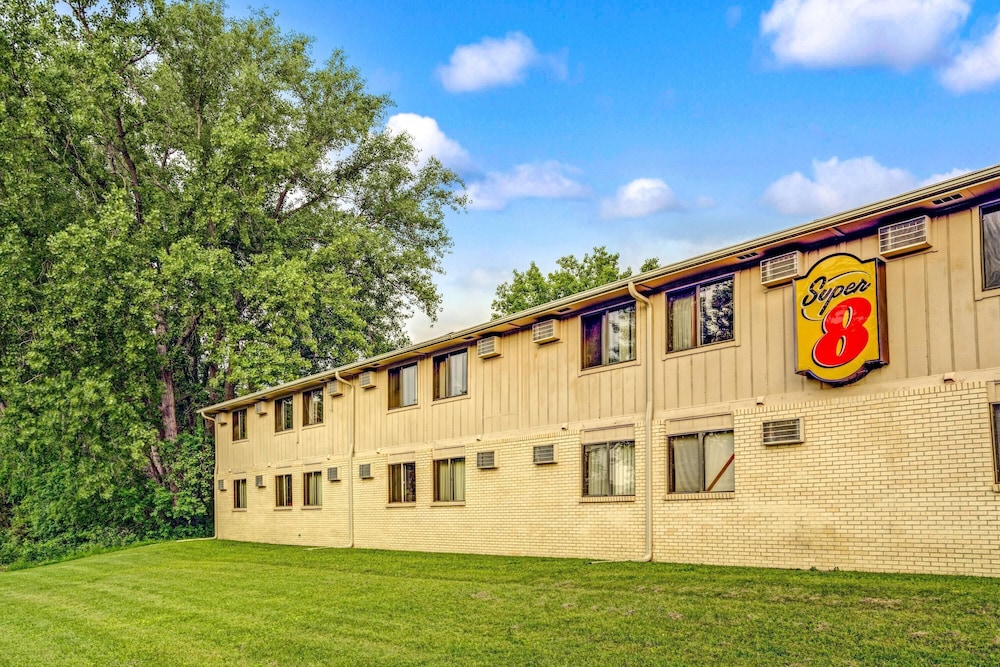 Super 8 By Wyndham Chaska 29/37