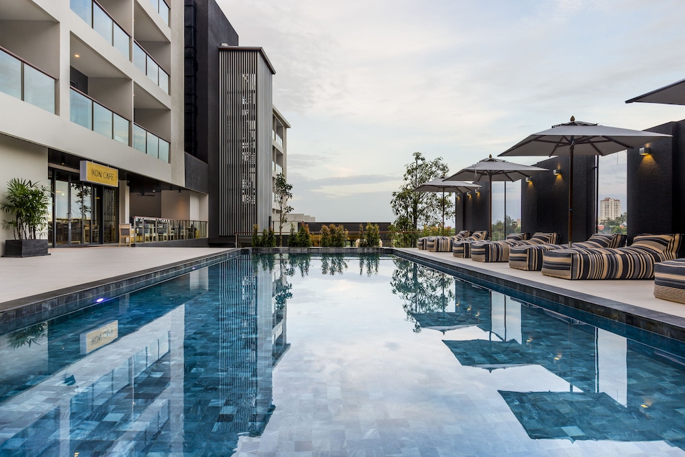 HOTEL IKON PHUKET 74/76